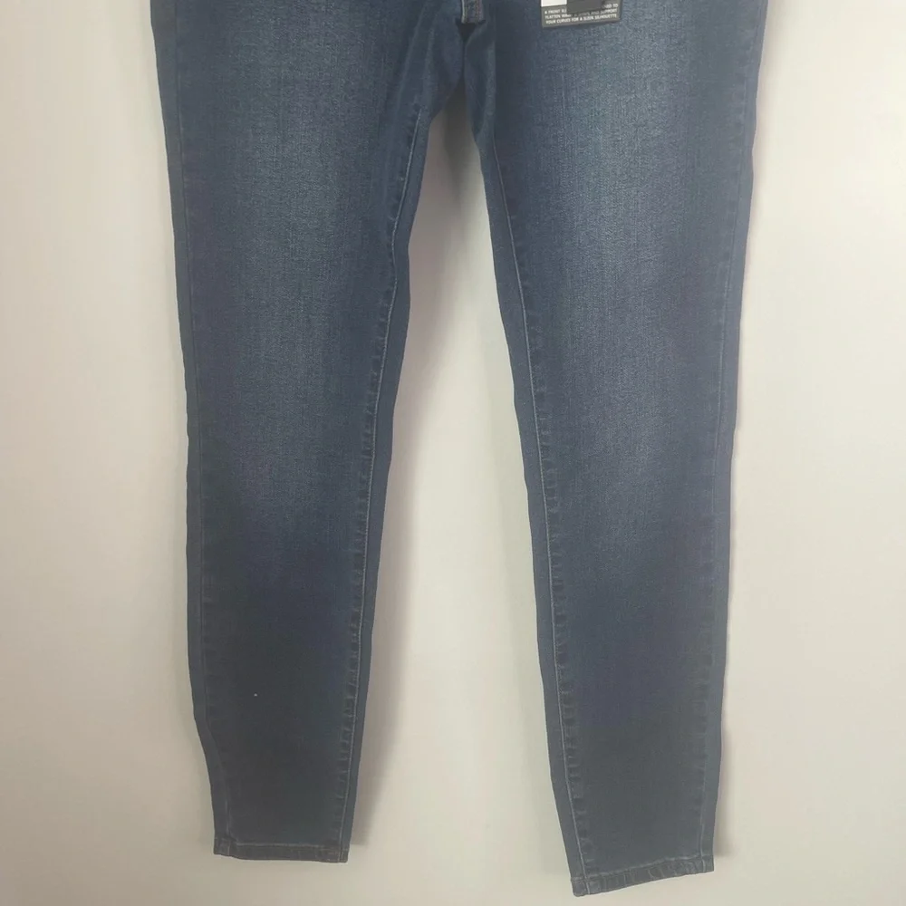 NWT Tahari Blue Skinny Jeans with Stretch and Tapered Leg - Picture 5 of 11
